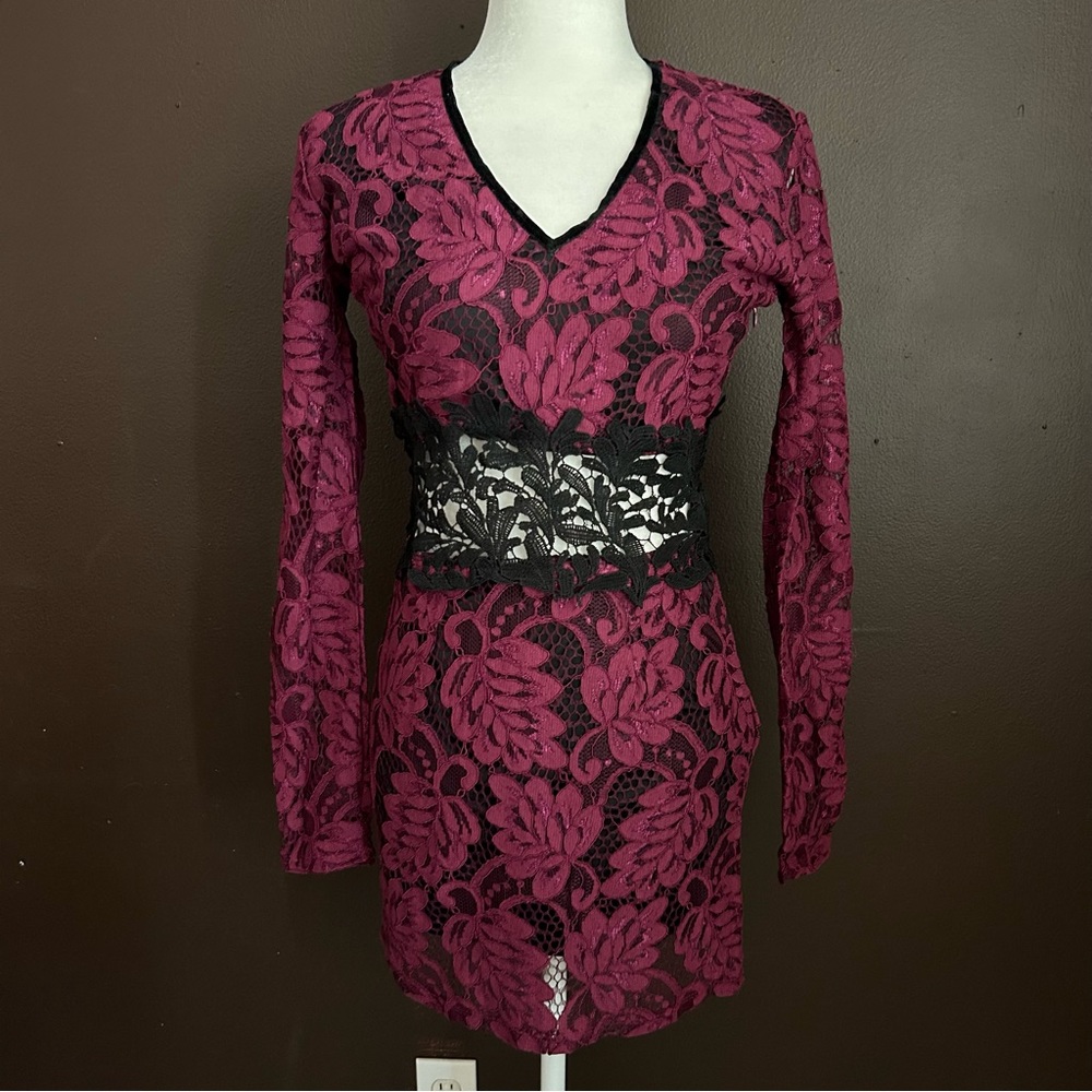 Romeo Juliet Couture size Small Long Sleeve Lace Dress